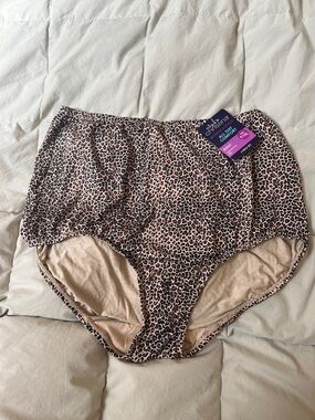 Olga’s Christina leopard print stretch brief.  Size 9/2x NWT